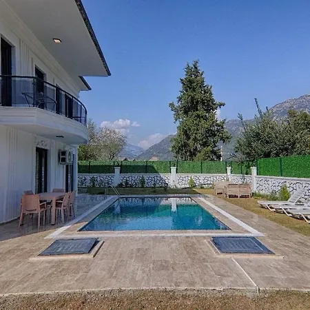 Uezuemlue Star Βίλα *